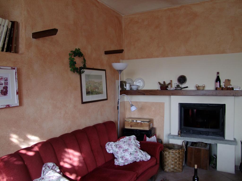 Casa Branzele Bed & Breakfast Trezzo Tinella Dış mekan fotoğraf