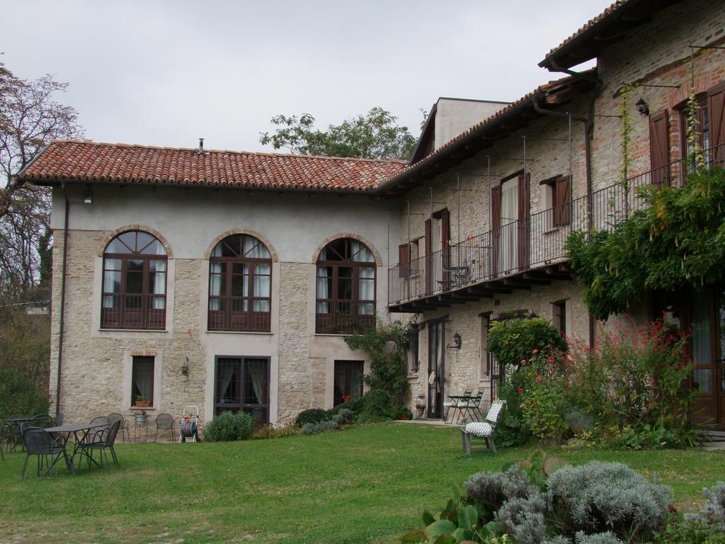Casa Branzele Bed & Breakfast Trezzo Tinella Dış mekan fotoğraf