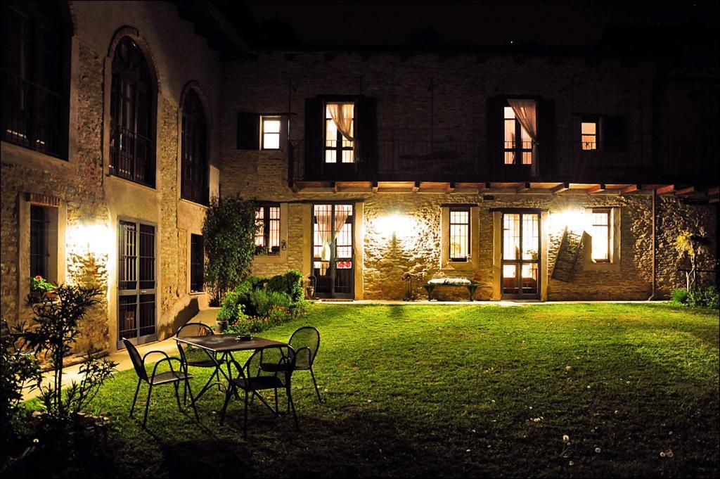 Casa Branzele Bed & Breakfast Trezzo Tinella Dış mekan fotoğraf