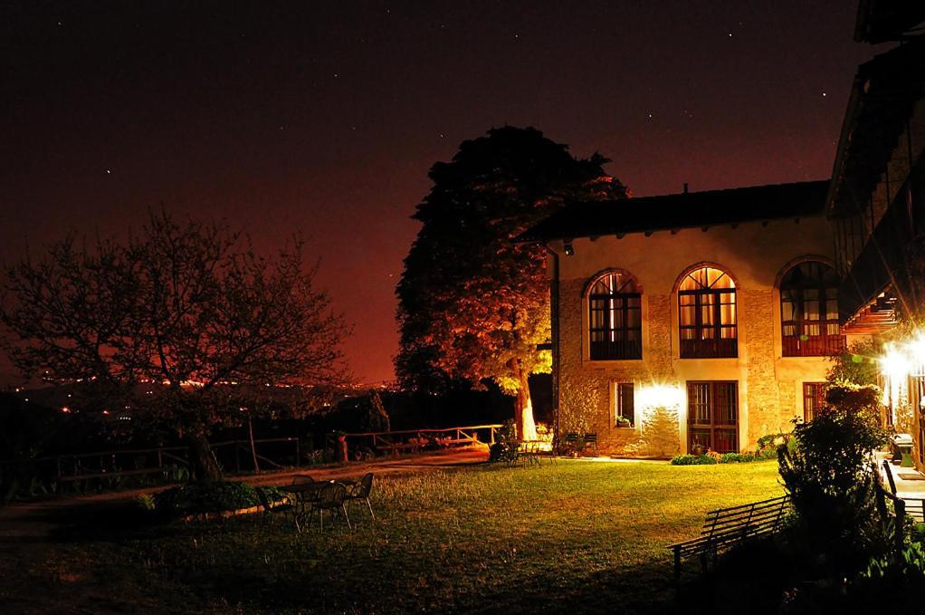 Casa Branzele Bed & Breakfast Trezzo Tinella Dış mekan fotoğraf