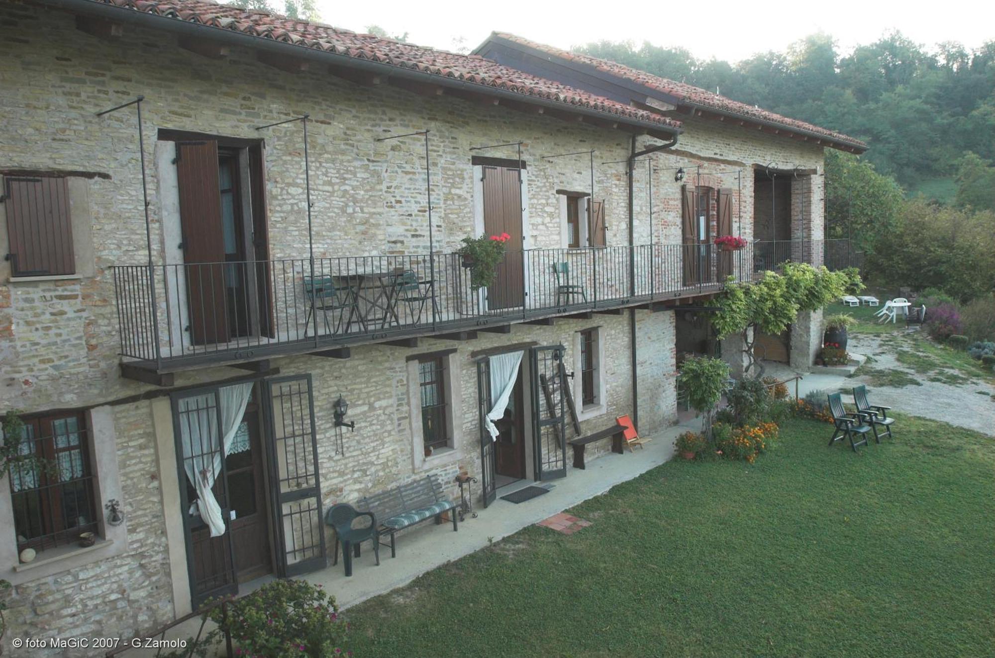 Casa Branzele Bed & Breakfast Trezzo Tinella Dış mekan fotoğraf