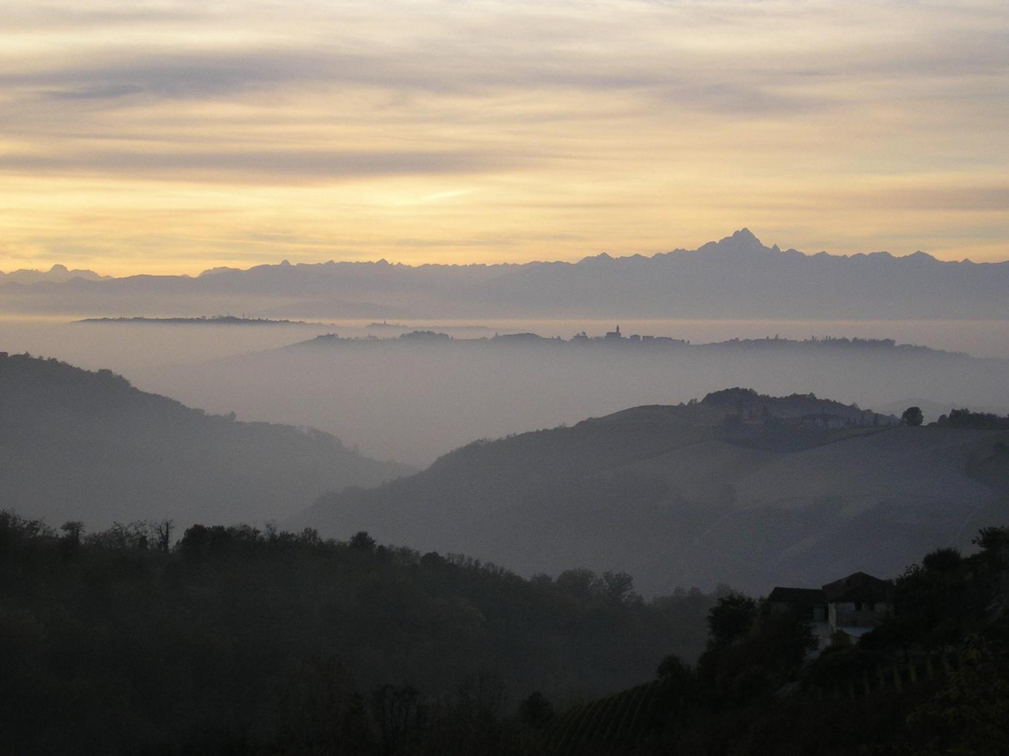 Casa Branzele Bed & Breakfast Trezzo Tinella Dış mekan fotoğraf