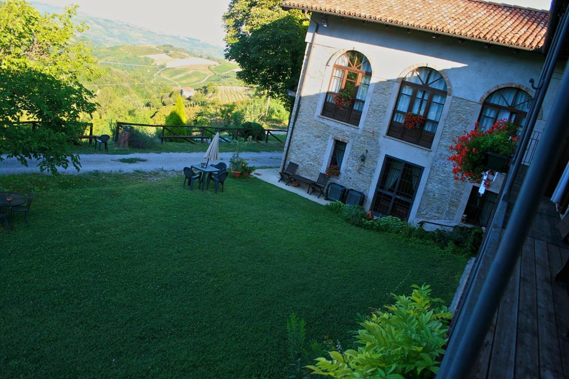 Casa Branzele Bed & Breakfast Trezzo Tinella Dış mekan fotoğraf