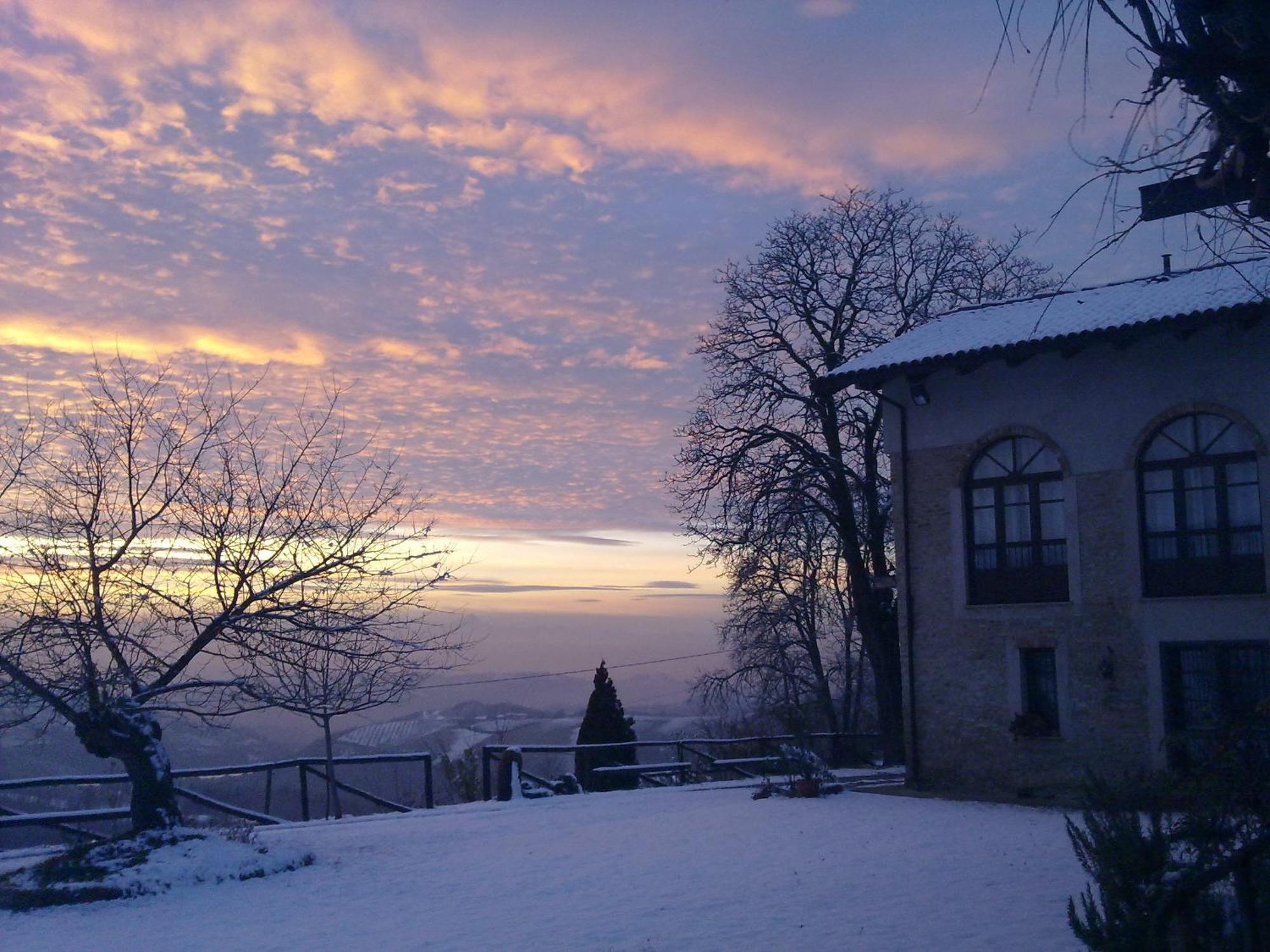 Casa Branzele Bed & Breakfast Trezzo Tinella Dış mekan fotoğraf