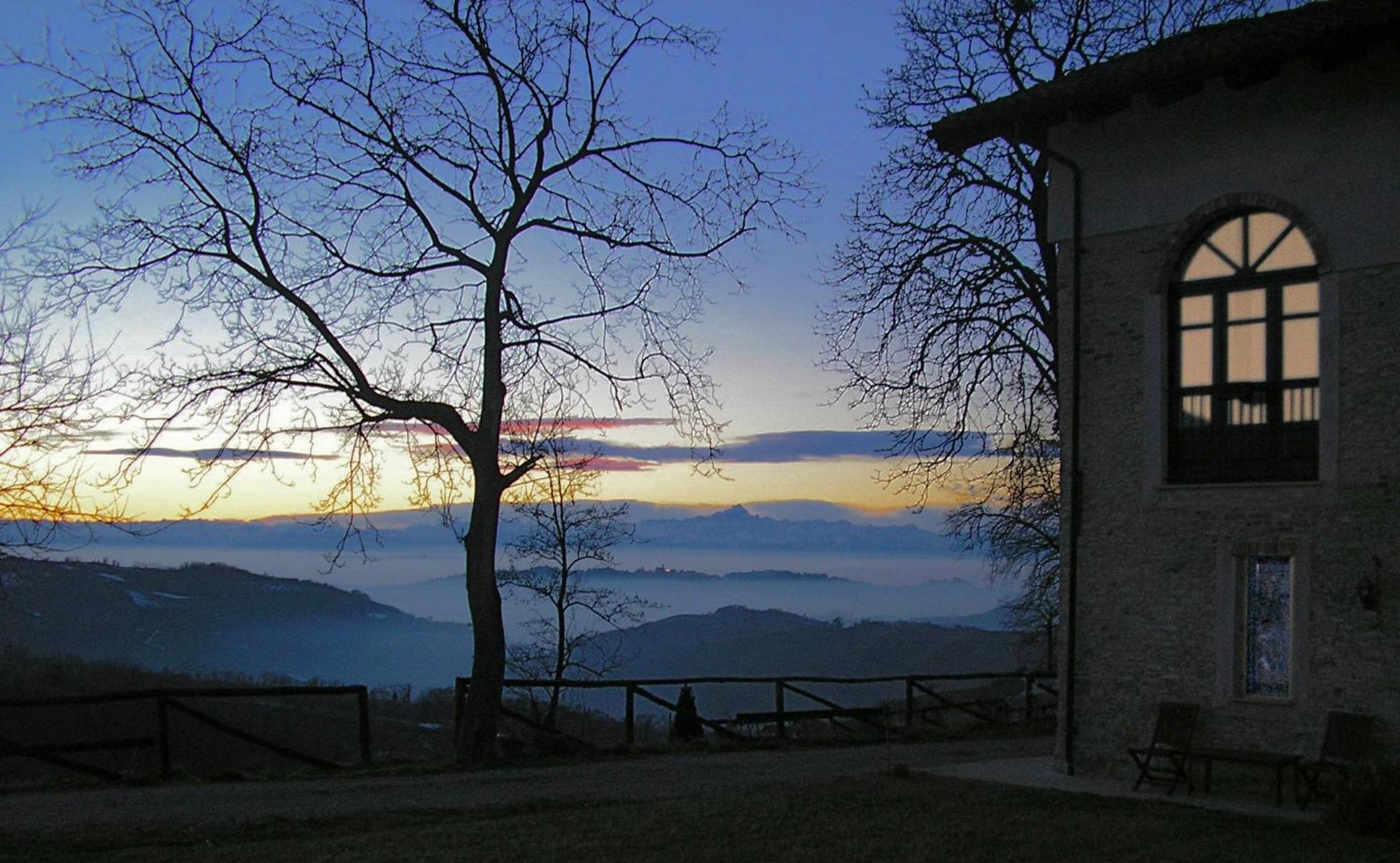 Casa Branzele Bed & Breakfast Trezzo Tinella Dış mekan fotoğraf
