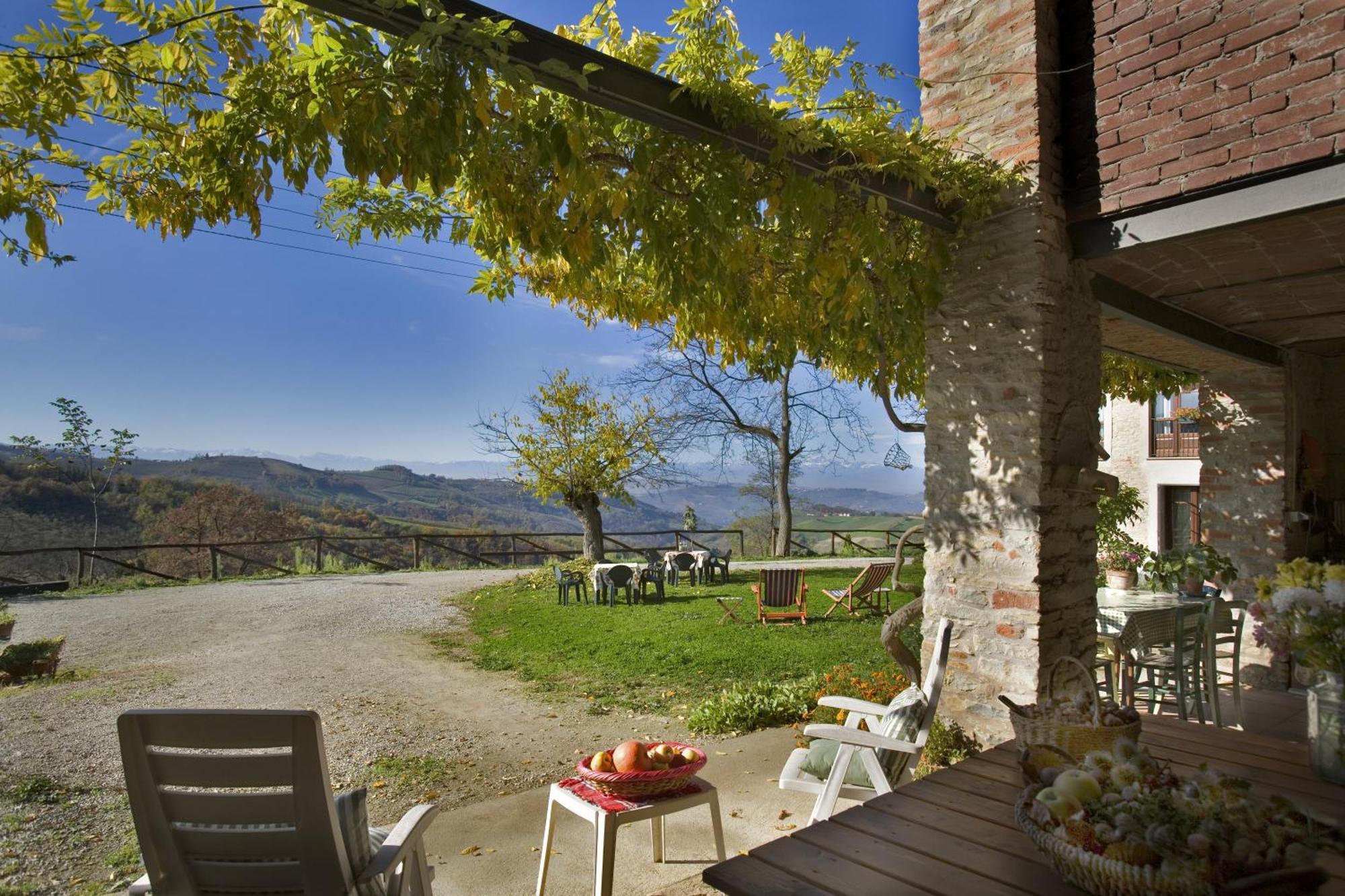 Casa Branzele Bed & Breakfast Trezzo Tinella Dış mekan fotoğraf