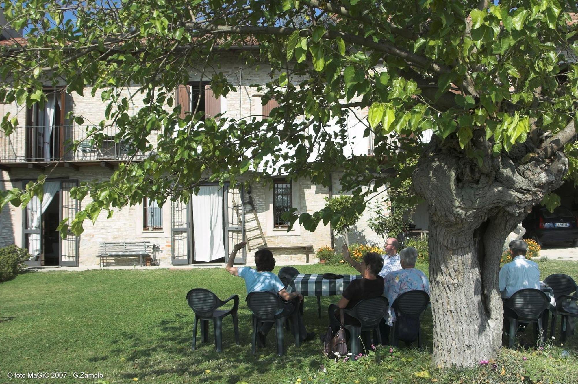 Casa Branzele Bed & Breakfast Trezzo Tinella Dış mekan fotoğraf