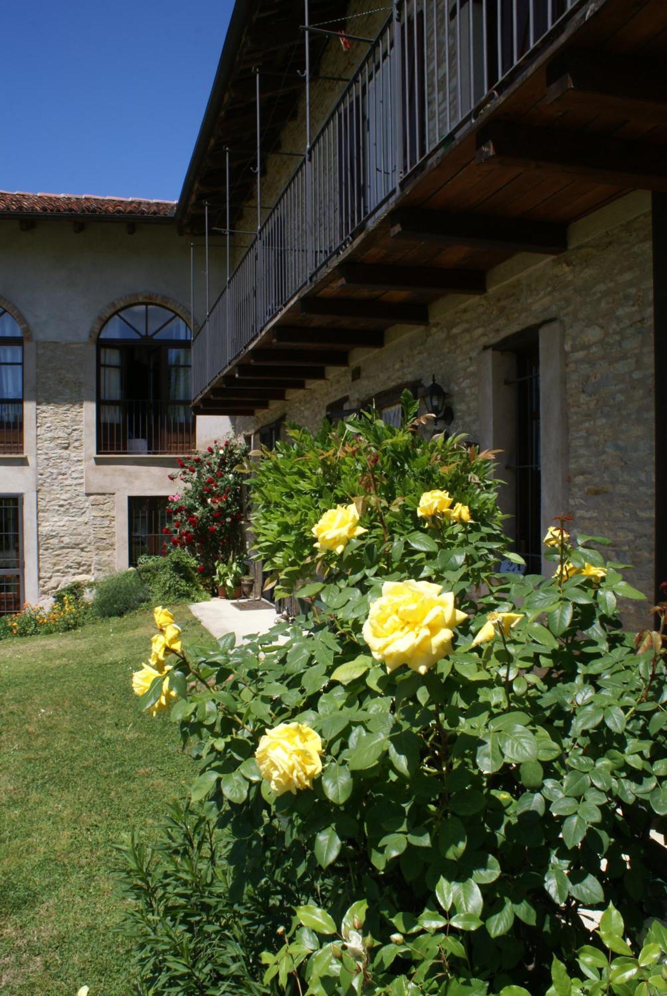 Casa Branzele Bed & Breakfast Trezzo Tinella Dış mekan fotoğraf