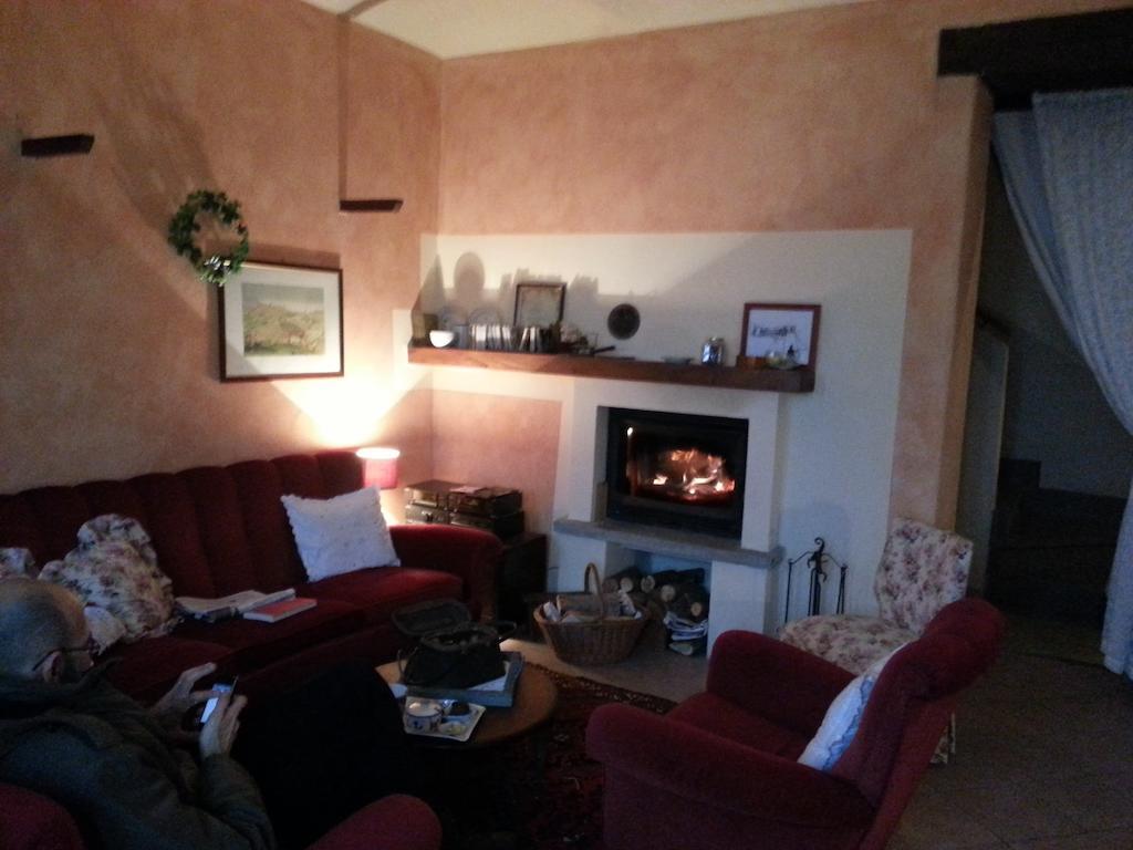 Casa Branzele Bed & Breakfast Trezzo Tinella Dış mekan fotoğraf